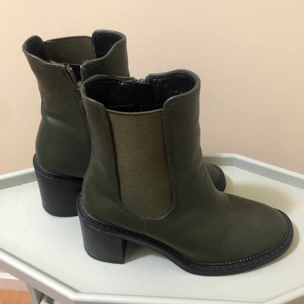 Deep green zip boots, Beach by Batisse size 8, chunky heel, like new!
